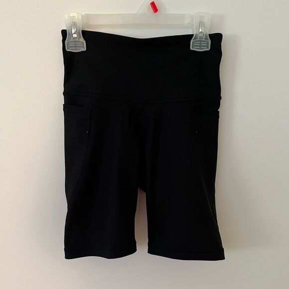 Old Navy | High-Waisted PowerSoft Side-Pocket Biker Shorts for Women - Picture 2 of 5